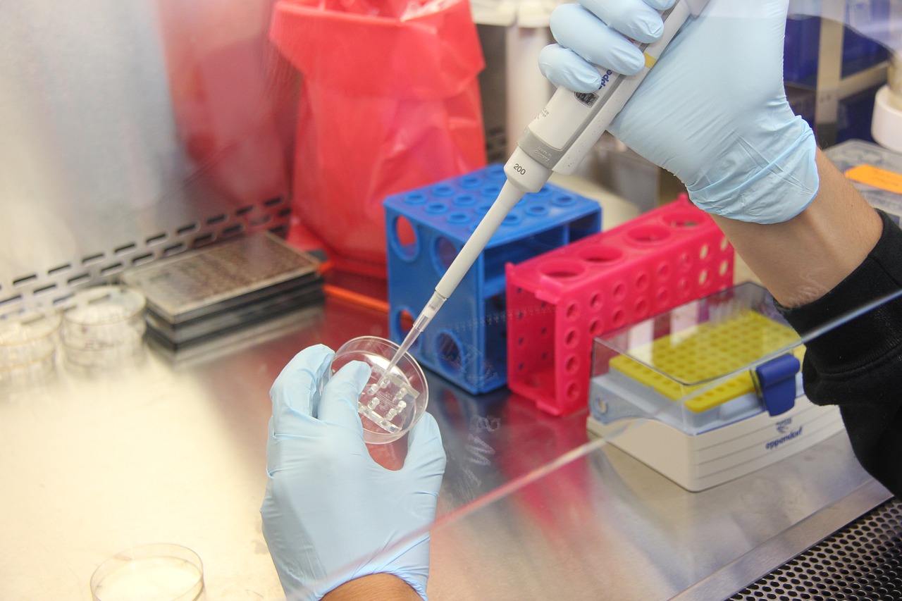 张文宏谈最新疫情动态，科学防控，积极应对的策略