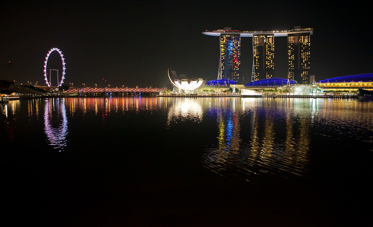 曲水亭街夜景焕新，流光溢彩展现都市魅力