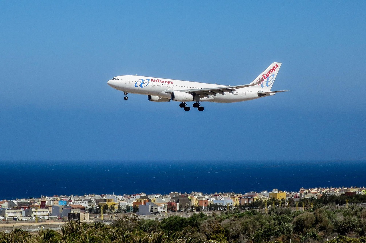 航空公司最新疫情动态及其潜在影响
