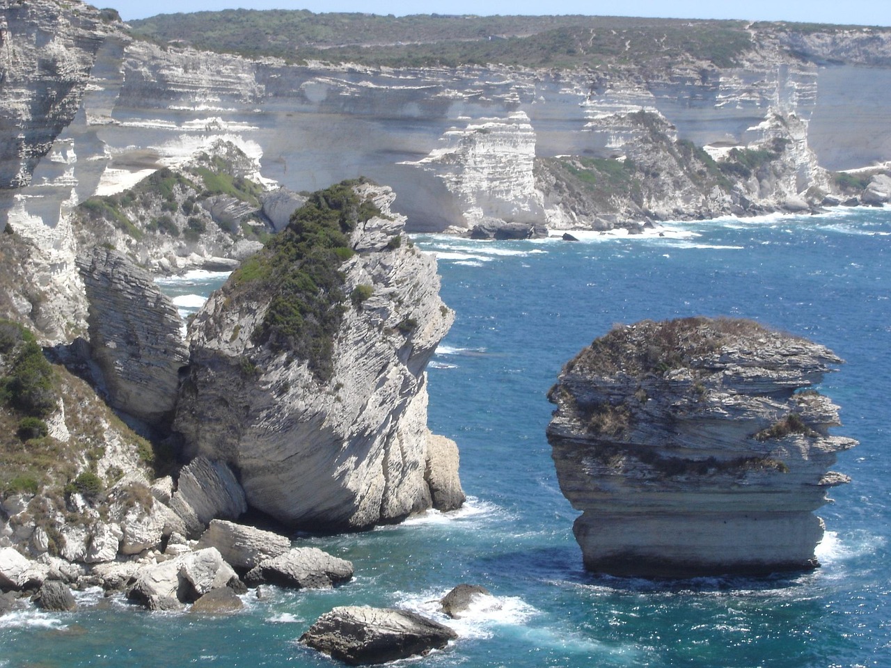 海峡两岸深度交流共谱新篇章，四月新动态