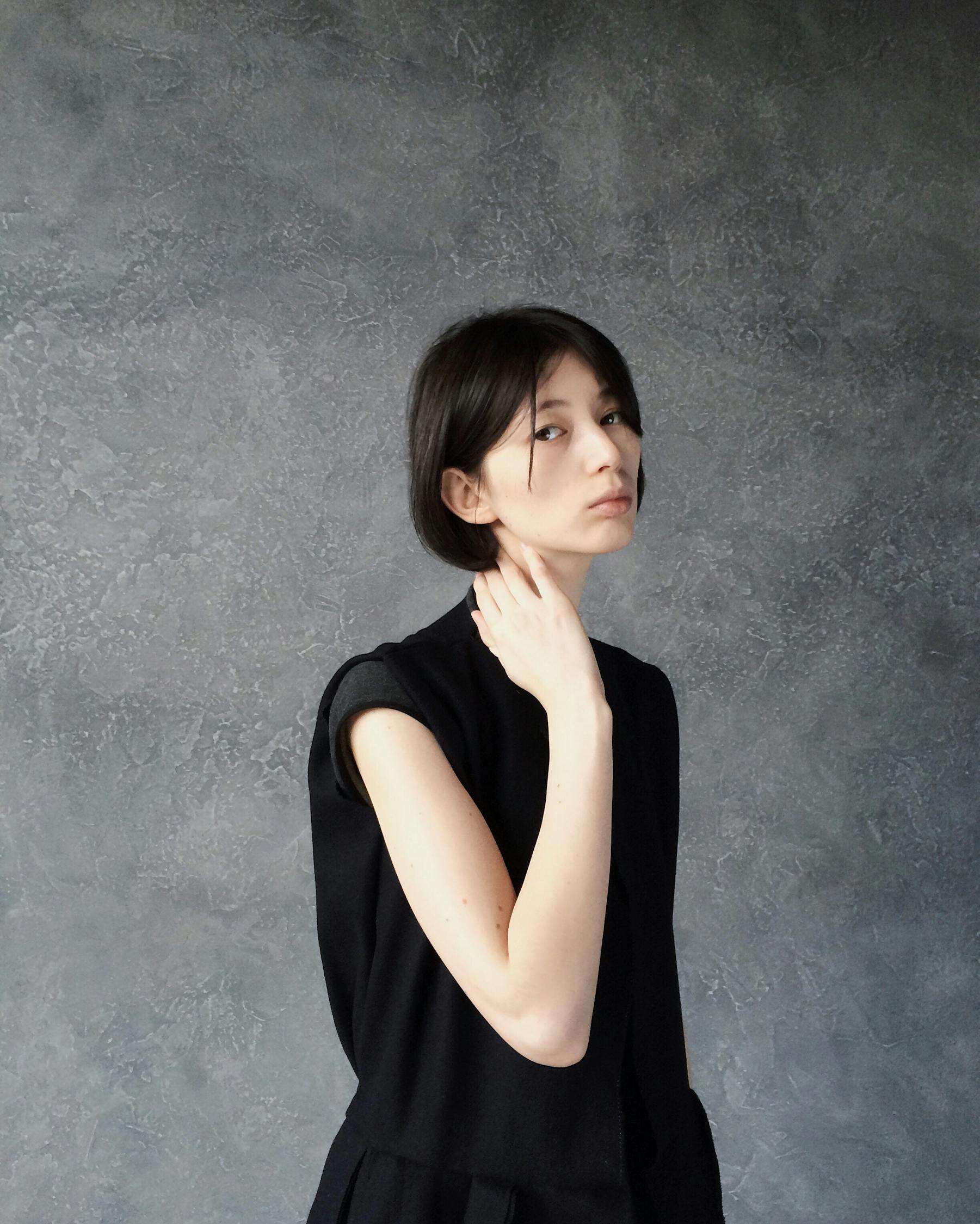 五月美娜最新照片展现迷人魅力